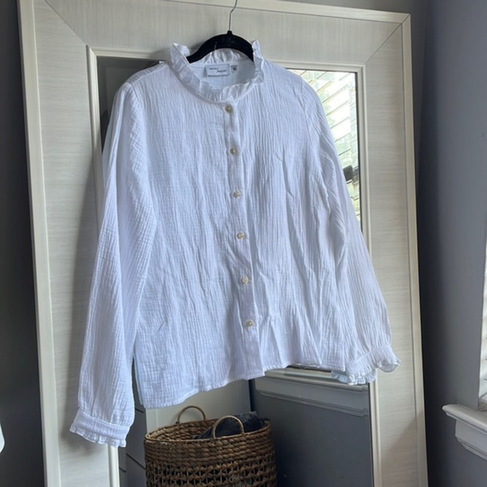 NWOT French Atelier Seven August Button Blouse